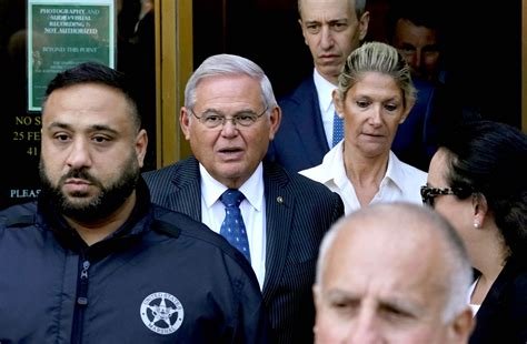 Wife of Sen. Bob Menendez Seeks Separate Trial | NTD