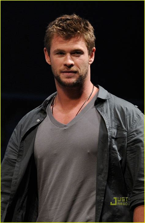 Full Sized Photo of chris hemsworth thor comic con 05 | Photo 2468858 ...