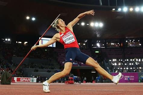 World Record Javelin Throw Female - World Guinnes