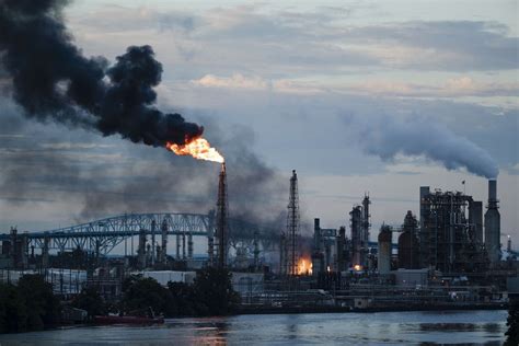 Explosion and fire burn through South Philly oil refinery - Curbed Philly