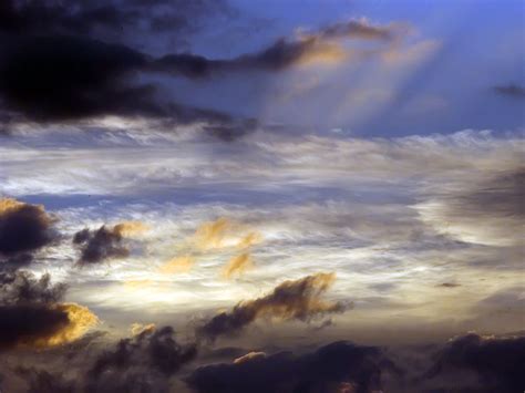 beautiful wallpaper: Beautiful Sunlit Sky Wallpaper