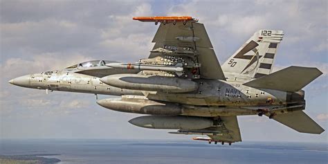 Επιτυχημένη δοκιμαστική πτήση F/A-18 Super Hornet με βλήμα καταστολής ...