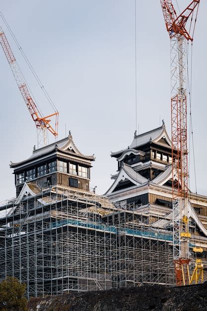 Premium Photo | Reconstruction of the damaged kumamoto castle