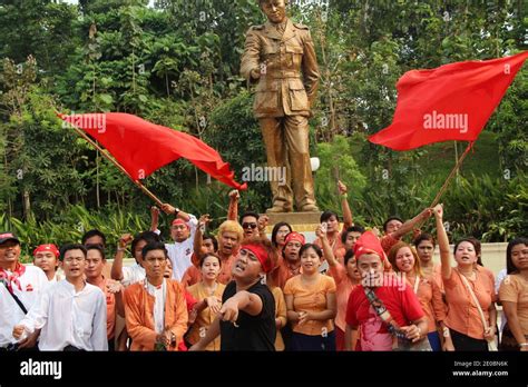 Statue general aung san myanmar hi-res stock photography and images - Alamy