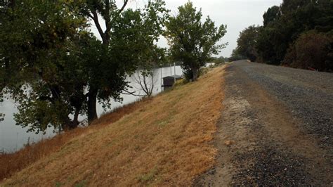 What is a levee? Building levees using geomembranes