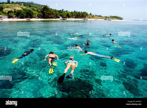 Snorkelling trip from Gangga Island dive resort near Manado North Stock Photo: 9682822 - Alamy