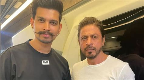 Shah Rukh Khan's pic in white tee with music producer Anshul Garg goes VIRAL. See pic - India Today