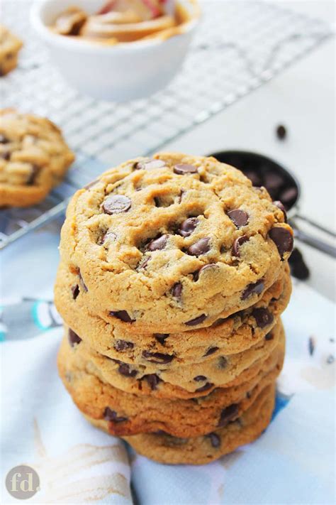 Thick Chewy Peanut Butter Chocolate Chip Cookies | Foodelicacy