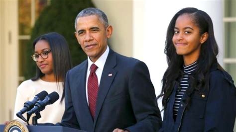 Obama’s daughters donate White House swing set to local shelter