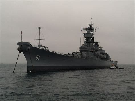 File:USS Iowa BB-61 at anchor off of Long Beach, CA.jpg - Wikipedia, the free encyclopedia