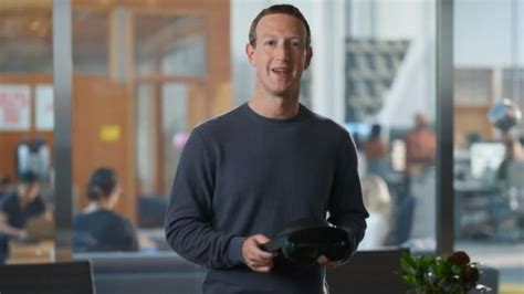 Mark Zuckerberg reveals new Quest Pro VR headset - BBC News