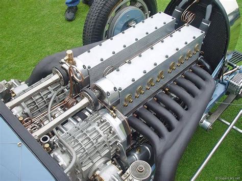 Bugatti 8 cylinder in line with twin cam almost 70 years ago ...