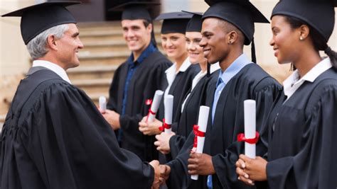 Should you Get an Associates Degree? | Validgrad