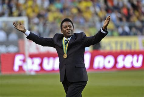 Pelé vince il Golden Foot Awards, è lui il miglior calciatore di sempre?