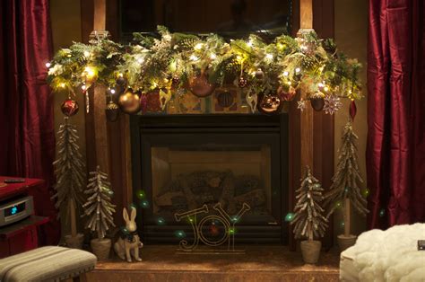 Beautiful Ideas For Christmas Fireplaces Decor - Elly's DIY Blog