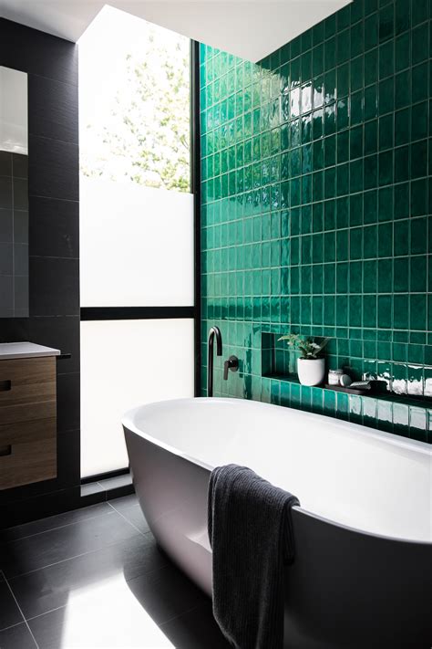 Green bathroom tiles: Inspiration gallery of 10 green tile shapes