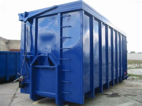 Hooklift containers with roof