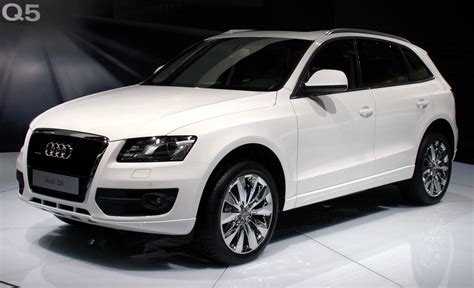 File:Audi Q5 front white Moscow autoshow 2008 27 08.jpg - Wikimedia Commons