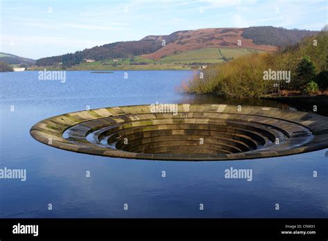 Dam uk hi-res stock photography and images - Alamy