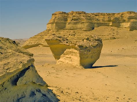 File:Wind erosion in Wadi Al-Hitan.jpg - Wikimedia Commons