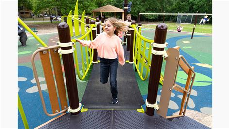 Elm Grove Elementary School - Nature-Inspired School Playground Towers