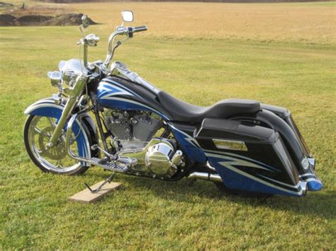 CUSTOM HARLEY-DAVIDSON ROAD KING BAGGER