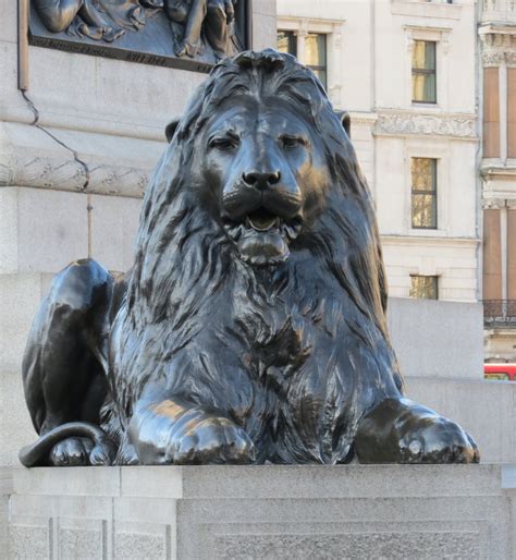 Trafalgar Square Lions - Bob Speel's Website