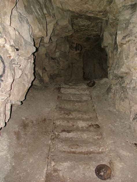 Steps in the Arras tunnels | NZHistory, New Zealand history online