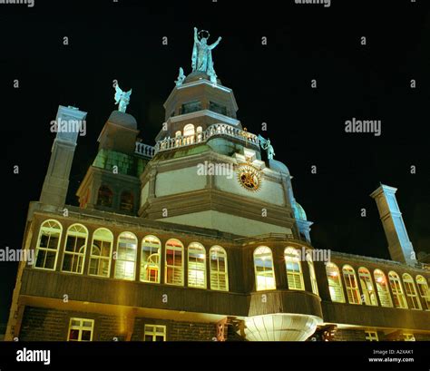 Old Montreal at night Stock Photo - Alamy