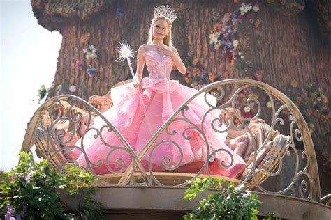 Why Glinda's Bubble Dress Is Pink and Not Blue Like the Broadway Gown ...