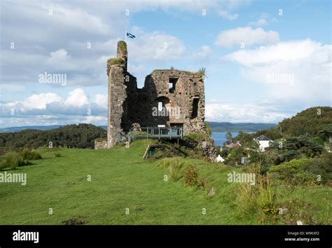 Loch fyne castle hi-res stock photography and images - Alamy