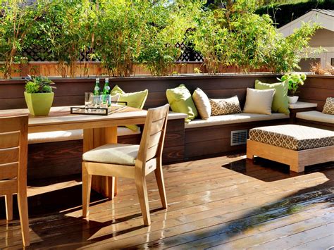 Your Guide to Buying Deck Furniture | DIY