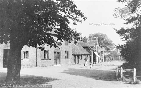 Photo of Wraysbury, The Green c.1920 - Francis Frith