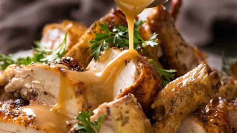 CRISPY Herb Baked Chicken with Gravy (easy roast chicken!) - 1000COOKER