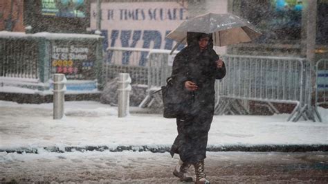 Photos: Snow piles up in Times Square during winter storm | abc7ny.com