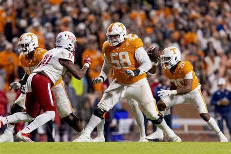 Tennessee football: Darnell Wright bowl opt-in outweighs Vols opt-outs