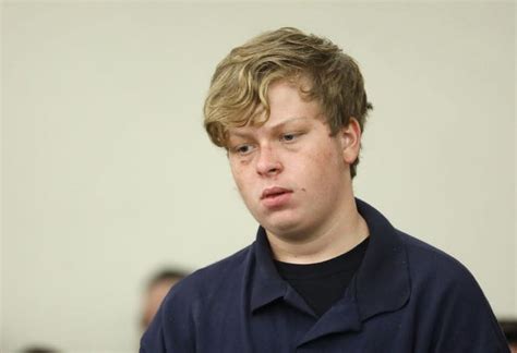 Judge: Teenager accused of killing mom over bad grades will remain in jail