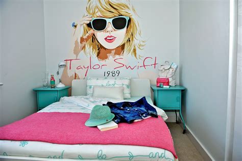 ARTISTIC TOUCH: Taylor Swift Bedroom