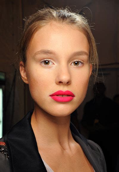 Beauty Secrets and Health Tips: Hot Pink Lipstick