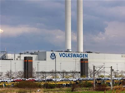 Volkswagen's German Factory Halts Production Due To IT Failure ...