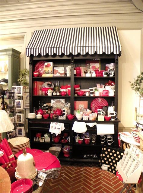 Craft Show Booth Designs – Loads Of Examples And Tips | Gift shop displays, Candy store display ...