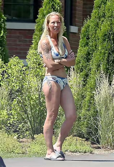 NEZITIC: EMINEM’S EX-WIFE LOOKS HEALTHY IN A BIKINI AFTER SUICIDE ATTEMPT