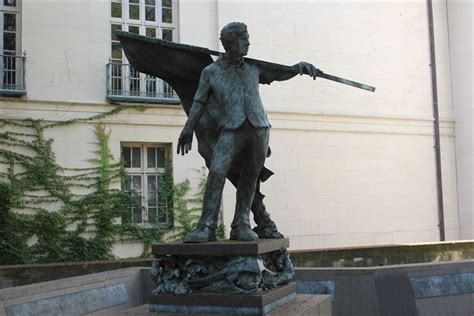 Monday’s Monument: Cesar Chavez Statue, Austin, Texas | SusanIves