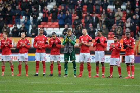 Charlton Athletic management, staff and squad pay tribute to departed Blackpool and England ...