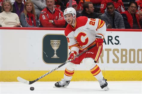 NHL Rumors: Insider hints at $29,100,000 Calgary Flames center as a ...