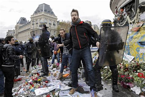 18 Pictures Of The Violence That Clouded Paris's Climate Protests