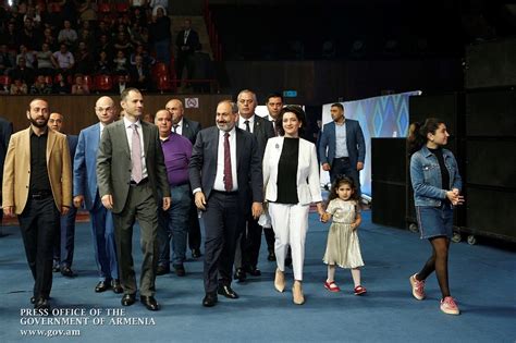 Nikol Pashinyan and Anna Hakobyan attends Labor Day concert - Anna ...