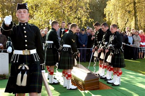 Scottish soldiers forced to share kilts for now