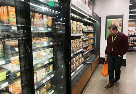 Amazon's 1st high-tech grocery store opens to the public | CBC News