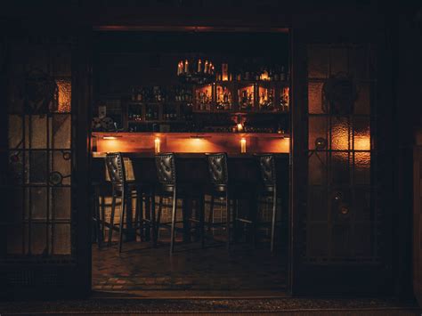 27 Best Chicago Speakeasies and Secret Bars (And How to Get In)